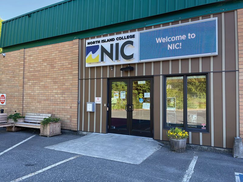 Mix̱alakwila campus exterior